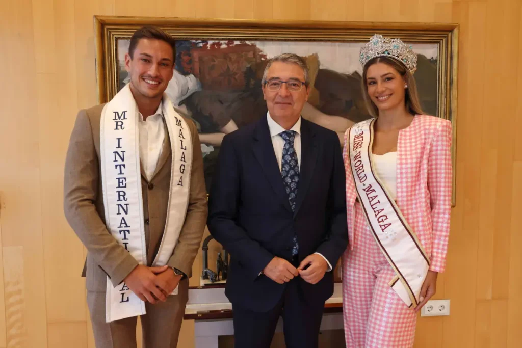 Francisco Salado Recibe a los Representantes de Málaga en los Certámenes de Belleza